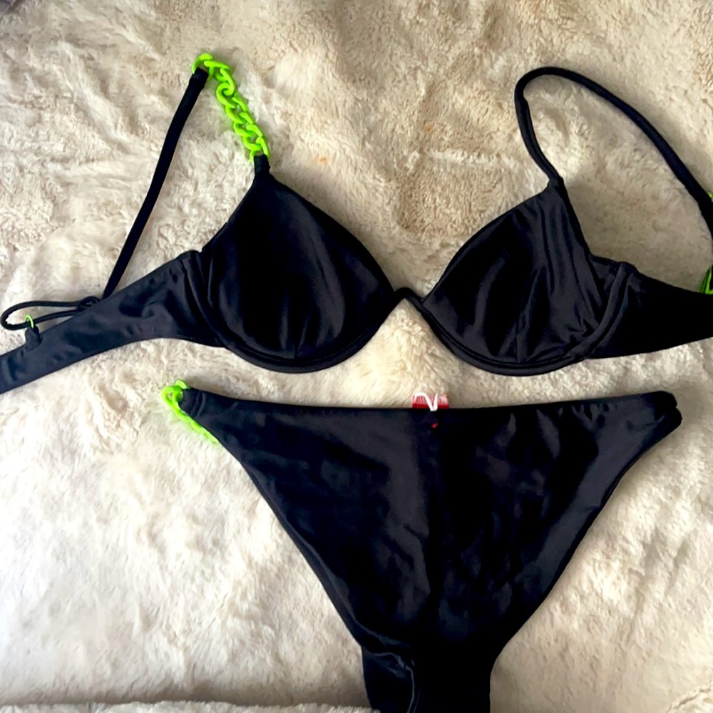 Bikini - Picture 5 of 5